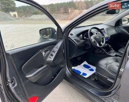 Серый Хендай их35, объемом двигателя 2 л и пробегом 200 тыс. км за 12900 $, фото 48 на Automoto.ua