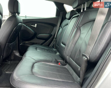 Серый Хендай их35, объемом двигателя 2 л и пробегом 240 тыс. км за 11500 $, фото 51 на Automoto.ua