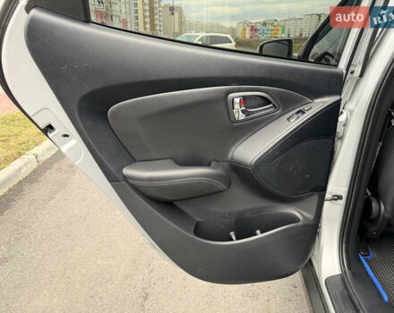 Сірий Хендай іх35, об'ємом двигуна 2 л та пробігом 132 тис. км за 11999 $, фото 35 на Automoto.ua