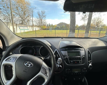 Серый Хендай их35, объемом двигателя 2 л и пробегом 237 тыс. км за 10900 $, фото 14 на Automoto.ua