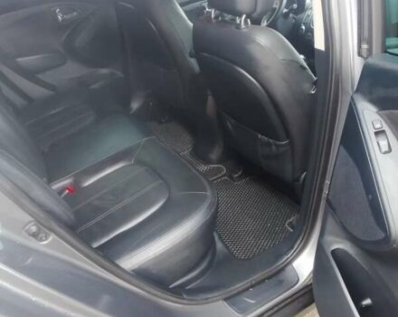 Серый Хендай их35, объемом двигателя 2 л и пробегом 102 тыс. км за 11000 $, фото 7 на Automoto.ua