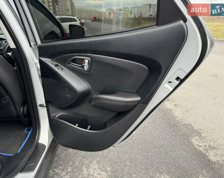 Сірий Хендай іх35, об'ємом двигуна 2 л та пробігом 132 тис. км за 11999 $, фото 39 на Automoto.ua