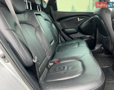 Серый Хендай их35, объемом двигателя 2 л и пробегом 240 тыс. км за 11500 $, фото 46 на Automoto.ua