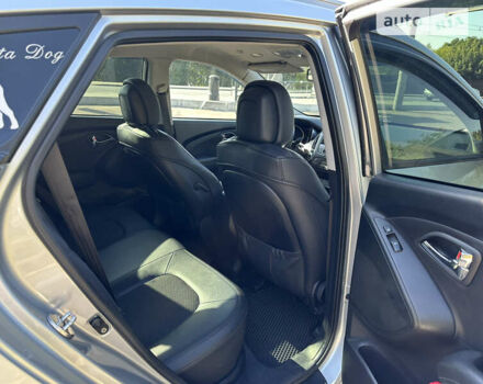 Серый Хендай их35, объемом двигателя 2 л и пробегом 224 тыс. км за 12500 $, фото 10 на Automoto.ua