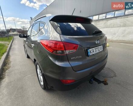 Серый Хендай их35, объемом двигателя 2 л и пробегом 187 тыс. км за 12900 $, фото 9 на Automoto.ua