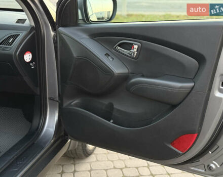 Сірий Хендай іх35, об'ємом двигуна 2 л та пробігом 262 тис. км за 13400 $, фото 26 на Automoto.ua