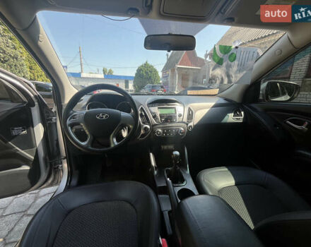 Сірий Хендай іх35, об'ємом двигуна 2 л та пробігом 307 тис. км за 11000 $, фото 20 на Automoto.ua