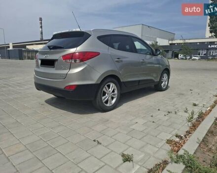 Серый Хендай их35, объемом двигателя 2 л и пробегом 193 тыс. км за 10999 $, фото 4 на Automoto.ua