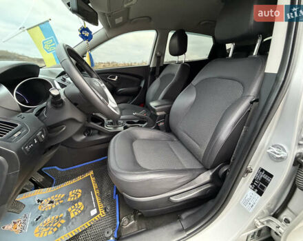 Сірий Хендай іх35, об'ємом двигуна 2 л та пробігом 132 тис. км за 11999 $, фото 26 на Automoto.ua