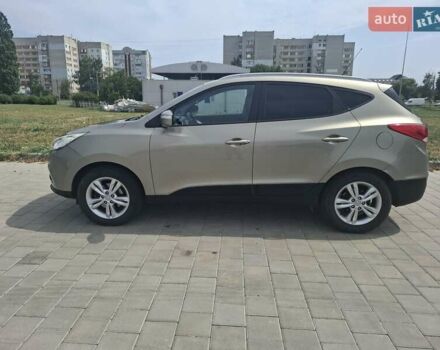 Серый Хендай их35, объемом двигателя 2 л и пробегом 193 тыс. км за 10999 $, фото 1 на Automoto.ua