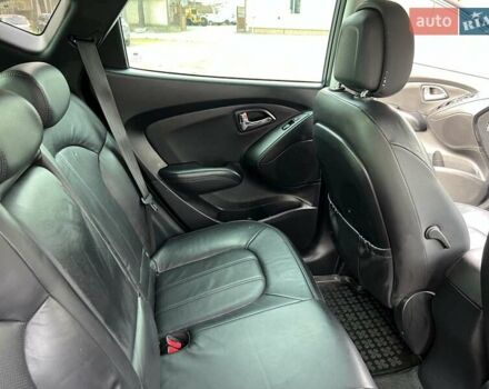 Серый Хендай их35, объемом двигателя 2 л и пробегом 200 тыс. км за 12900 $, фото 78 на Automoto.ua