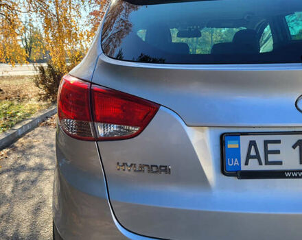 Серый Хендай их35, объемом двигателя 2 л и пробегом 264 тыс. км за 11700 $, фото 5 на Automoto.ua