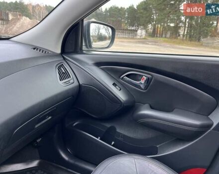 Серый Хендай их35, объемом двигателя 2 л и пробегом 200 тыс. км за 12900 $, фото 65 на Automoto.ua