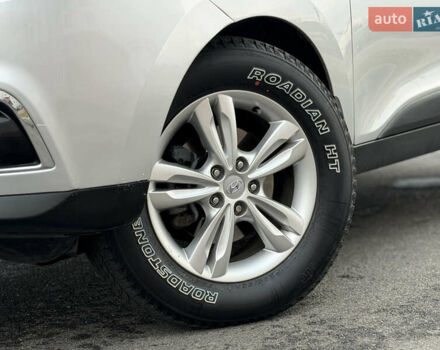 Сірий Хендай іх35, об'ємом двигуна 2 л та пробігом 132 тис. км за 11999 $, фото 4 на Automoto.ua