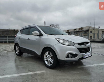 Серый Хендай их35, объемом двигателя 2 л и пробегом 174 тыс. км за 13990 $, фото 7 на Automoto.ua