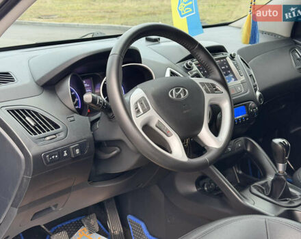 Сірий Хендай іх35, об'ємом двигуна 2 л та пробігом 132 тис. км за 11999 $, фото 24 на Automoto.ua