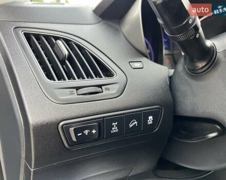 Серый Хендай их35, объемом двигателя 2 л и пробегом 200 тыс. км за 12900 $, фото 59 на Automoto.ua