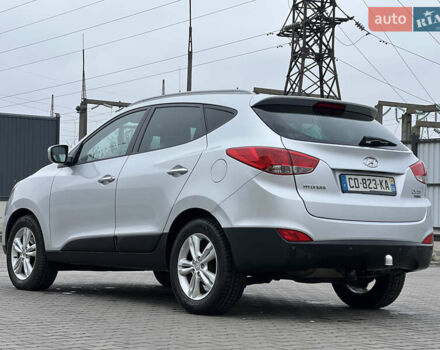 Серый Хендай их35, объемом двигателя 2 л и пробегом 240 тыс. км за 11500 $, фото 19 на Automoto.ua