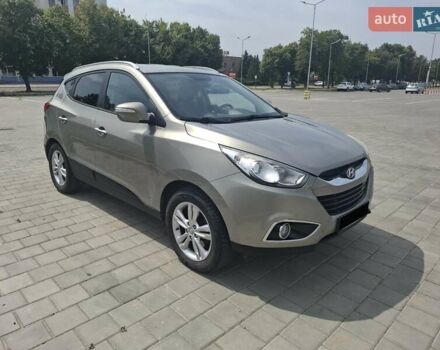 Серый Хендай их35, объемом двигателя 2 л и пробегом 193 тыс. км за 10999 $, фото 6 на Automoto.ua