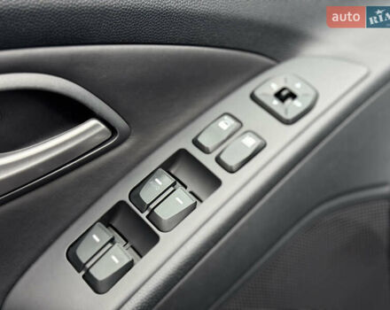 Сірий Хендай іх35, об'ємом двигуна 1.7 л та пробігом 235 тис. км за 11499 $, фото 17 на Automoto.ua