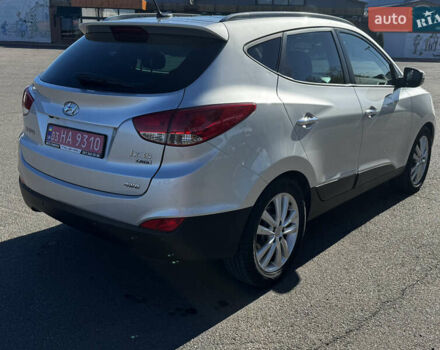 Серый Хендай их35, объемом двигателя 2 л и пробегом 229 тыс. км за 13500 $, фото 5 на Automoto.ua