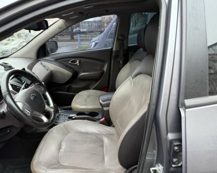 Сірий Хендай іх35, об'ємом двигуна 2 л та пробігом 186 тис. км за 11900 $, фото 8 на Automoto.ua