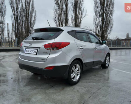 Серый Хендай их35, объемом двигателя 2 л и пробегом 174 тыс. км за 13990 $, фото 5 на Automoto.ua