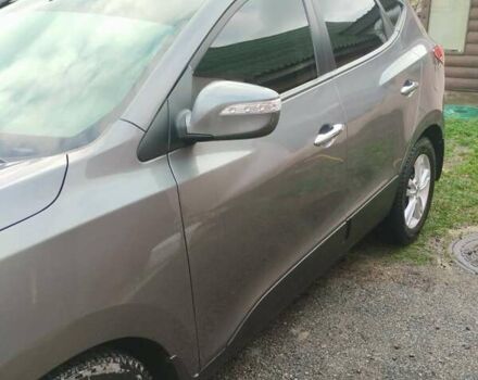 Серый Хендай их35, объемом двигателя 2 л и пробегом 102 тыс. км за 11000 $, фото 1 на Automoto.ua