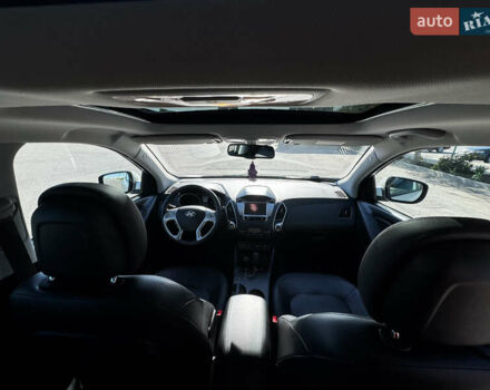 Серый Хендай их35, объемом двигателя 2 л и пробегом 229 тыс. км за 13500 $, фото 18 на Automoto.ua