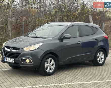 Серый Хендай их35, объемом двигателя 2 л и пробегом 170 тыс. км за 11700 $, фото 3 на Automoto.ua