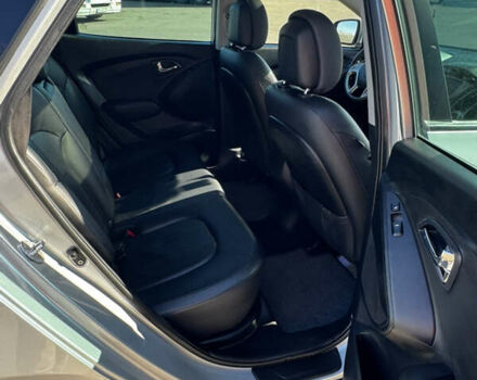 Серый Хендай их35, объемом двигателя 2 л и пробегом 229 тыс. км за 13500 $, фото 16 на Automoto.ua