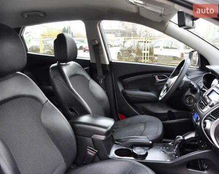 Серый Хендай их35, объемом двигателя 2 л и пробегом 267 тыс. км за 8999 $, фото 28 на Automoto.ua