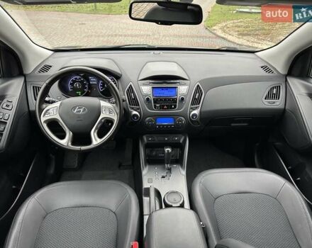 Серый Хендай их35, объемом двигателя 2 л и пробегом 107 тыс. км за 15900 $, фото 18 на Automoto.ua