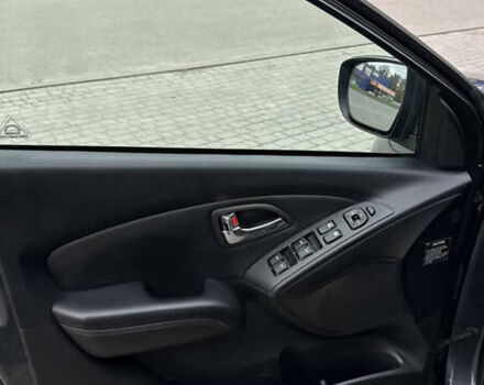 Серый Хендай их35, объемом двигателя 2 л и пробегом 245 тыс. км за 13500 $, фото 27 на Automoto.ua