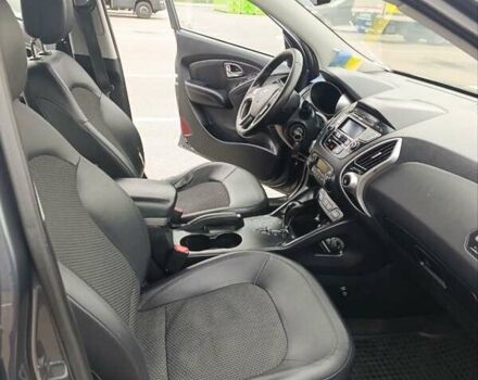 Серый Хендай их35, объемом двигателя 2 л и пробегом 238 тыс. км за 10000 $, фото 19 на Automoto.ua