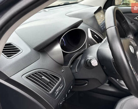 Серый Хендай их35, объемом двигателя 2 л и пробегом 245 тыс. км за 13500 $, фото 20 на Automoto.ua