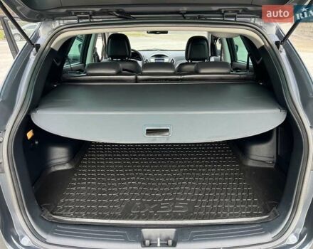 Серый Хендай их35, объемом двигателя 2 л и пробегом 200 тыс. км за 12900 $, фото 88 на Automoto.ua