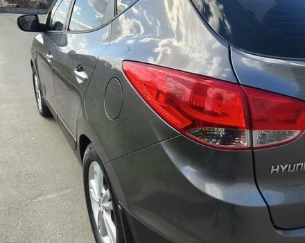 Серый Хендай их35, объемом двигателя 2 л и пробегом 187 тыс. км за 12900 $, фото 10 на Automoto.ua