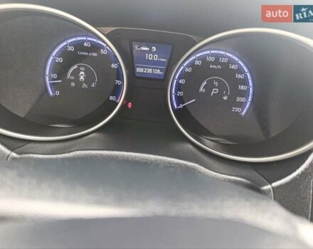 Серый Хендай их35, объемом двигателя 2 л и пробегом 238 тыс. км за 10000 $, фото 8 на Automoto.ua