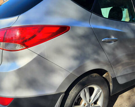 Серый Хендай их35, объемом двигателя 2 л и пробегом 264 тыс. км за 11700 $, фото 18 на Automoto.ua