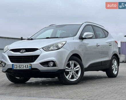 Серый Хендай их35, объемом двигателя 2 л и пробегом 240 тыс. км за 11500 $, фото 2 на Automoto.ua