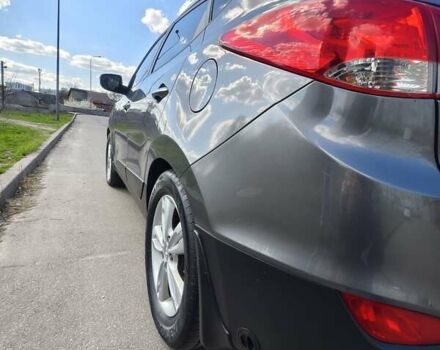 Серый Хендай их35, объемом двигателя 2 л и пробегом 187 тыс. км за 12900 $, фото 11 на Automoto.ua