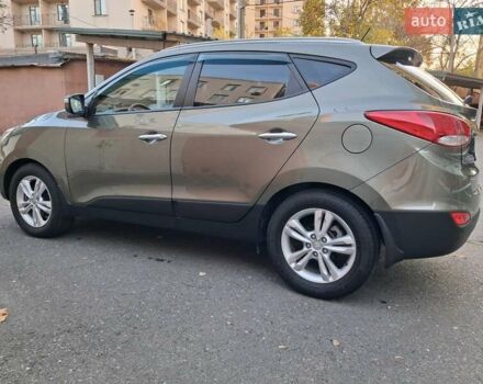 Серый Хендай их35, объемом двигателя 2 л и пробегом 101 тыс. км за 12700 $, фото 3 на Automoto.ua