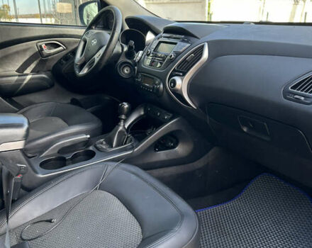 Серый Хендай их35, объемом двигателя 2 л и пробегом 237 тыс. км за 10900 $, фото 8 на Automoto.ua