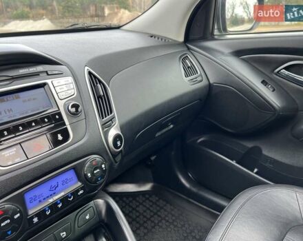 Серый Хендай их35, объемом двигателя 2 л и пробегом 200 тыс. км за 12900 $, фото 64 на Automoto.ua