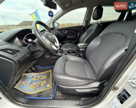 Сірий Хендай іх35, об'ємом двигуна 2 л та пробігом 132 тис. км за 11999 $, фото 27 на Automoto.ua