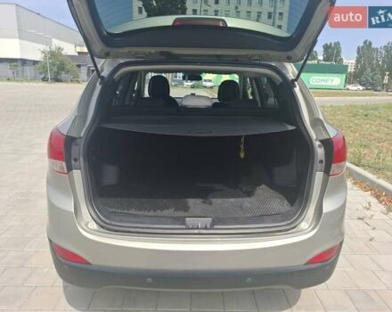 Серый Хендай их35, объемом двигателя 2 л и пробегом 193 тыс. км за 10999 $, фото 17 на Automoto.ua