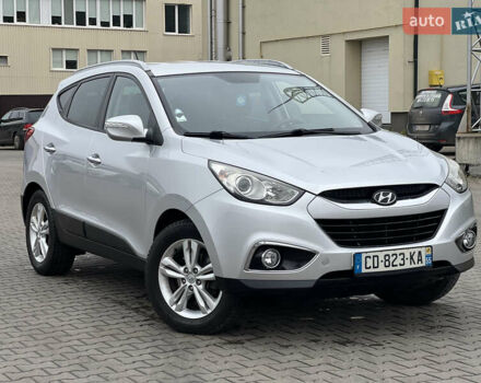 Серый Хендай их35, объемом двигателя 2 л и пробегом 240 тыс. км за 11500 $, фото 1 на Automoto.ua