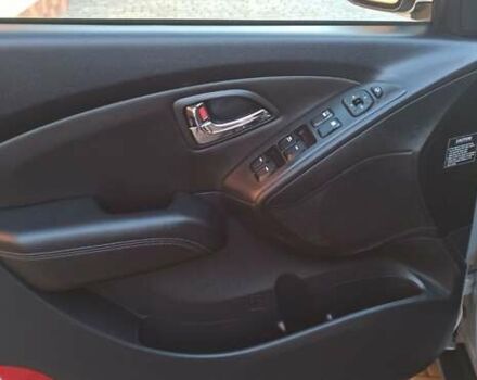 Серый Хендай их35, объемом двигателя 2 л и пробегом 248 тыс. км за 13200 $, фото 12 на Automoto.ua