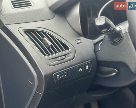 Серый Хендай их35, объемом двигателя 2 л и пробегом 170 тыс. км за 11700 $, фото 41 на Automoto.ua